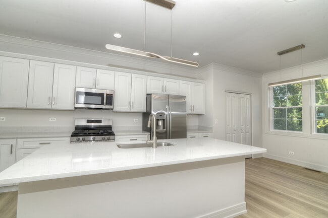 Building Photo - 214 N Walnut St