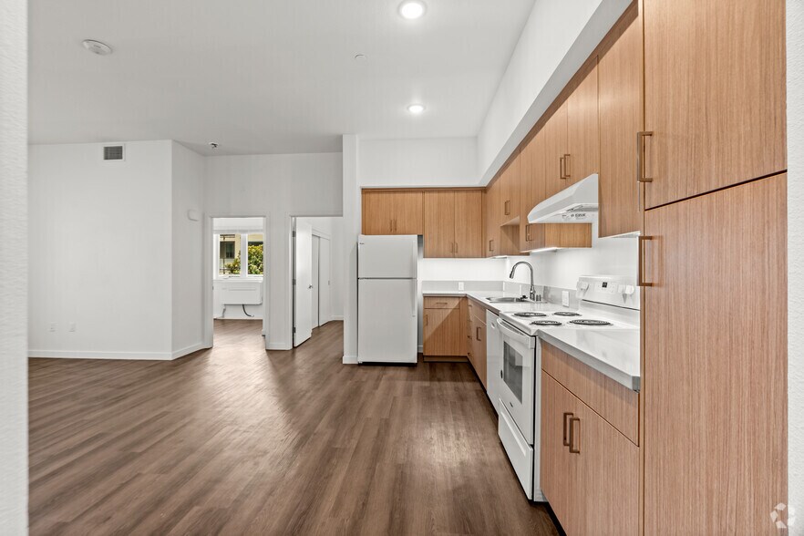 2BR, 1BA - 780SF - Kitchen - The Meridian