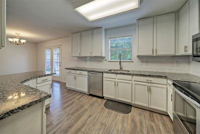 Building Photo - 140 Plum Path