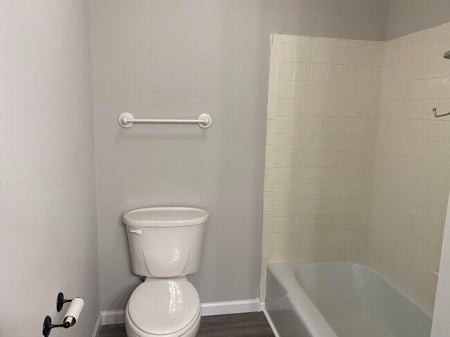 Building Photo - 669 W Main St