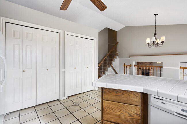 Building Photo - Utah House