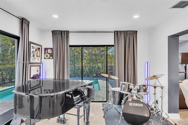 Building Photo - 5602 S Travelers Palm Ln