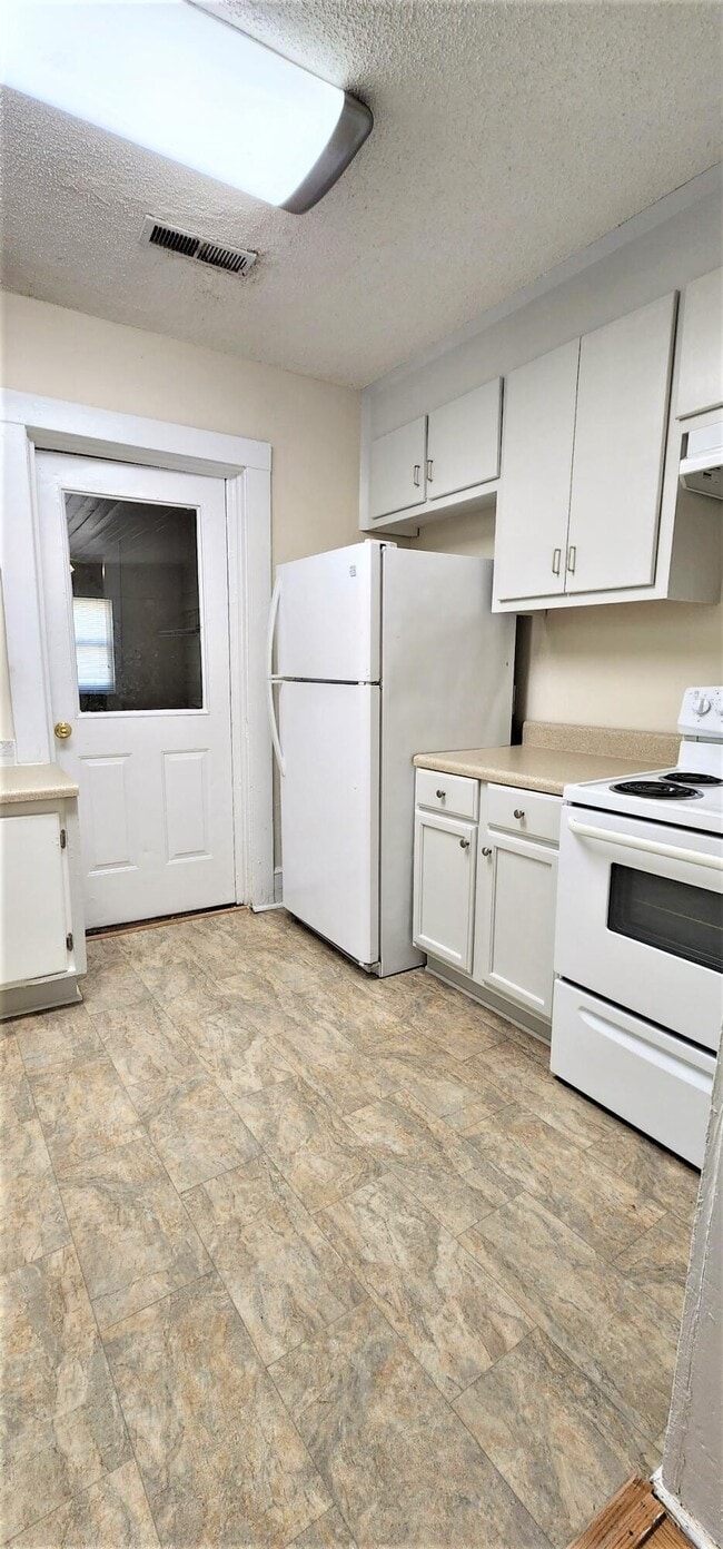 Building Photo - 413 N Magnolia St