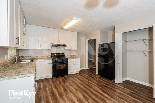 Building Photo - 125 Creekview Dr