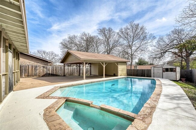 Building Photo - 6601 Skycrest Dr