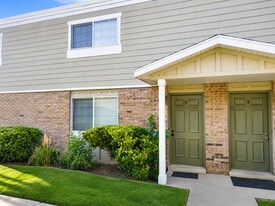 Building Photo - 3811 S 900 E