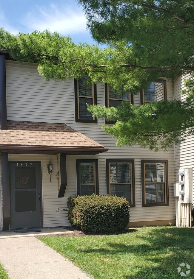 Building Photo - Townhome in Quiet Neighborhood