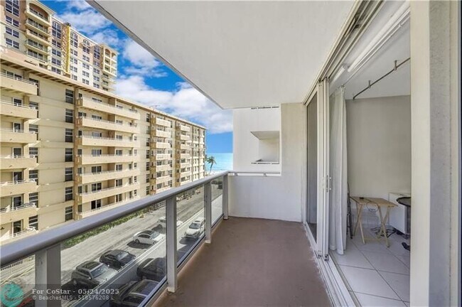 Building Photo - 3140 S Ocean Dr