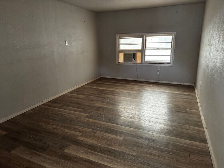 Building Photo - 2025 64th St