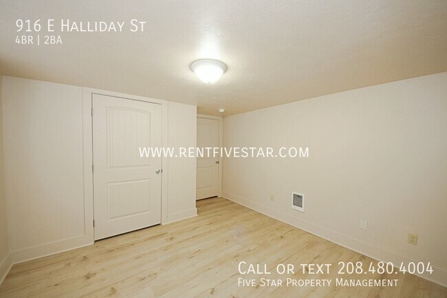 Building Photo - 916 E Halliday St