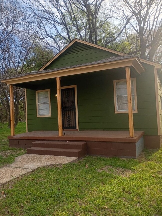 Building Photo - 3 bedroom 2 bath home at an affordable price