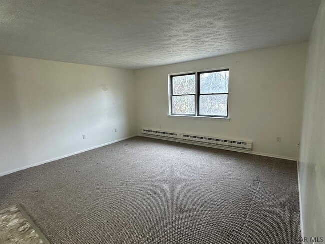 Building Photo - 2008 Forest Hills Dr