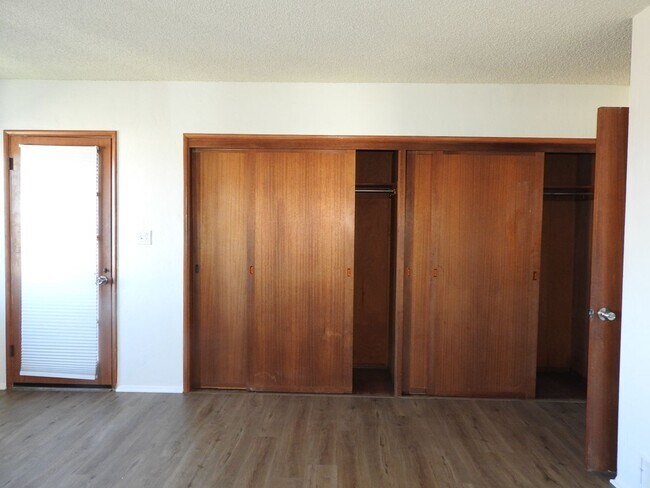 Building Photo - WOW views from this classic 3 bed 2 bath home