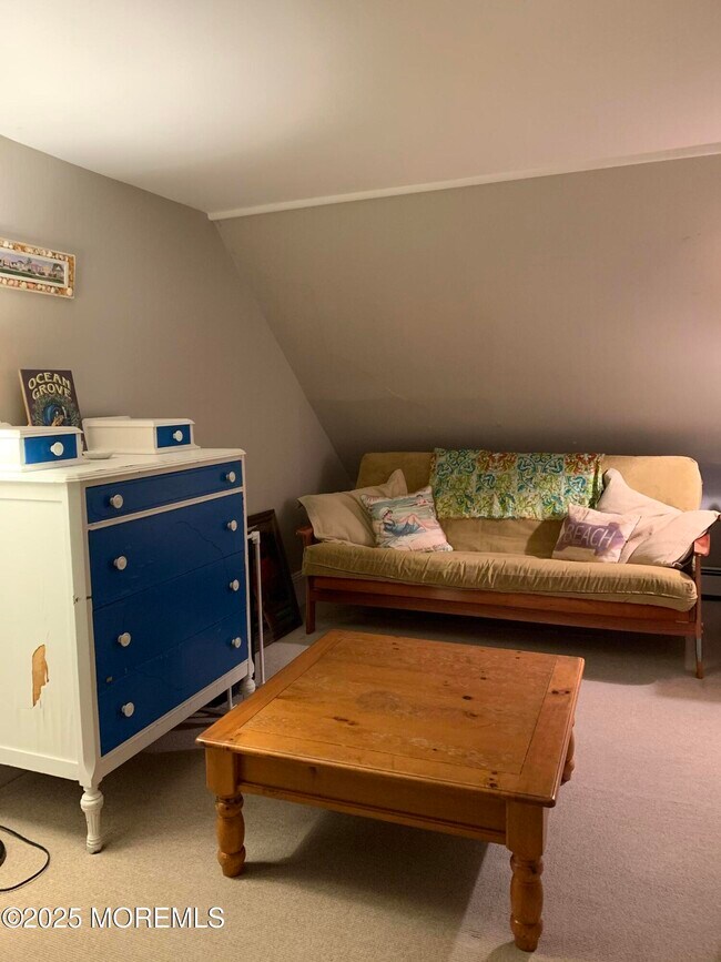 Building Photo - 19 Webb Ave