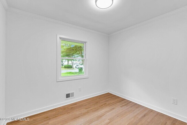 Building Photo - 20 Oak Hill Dr