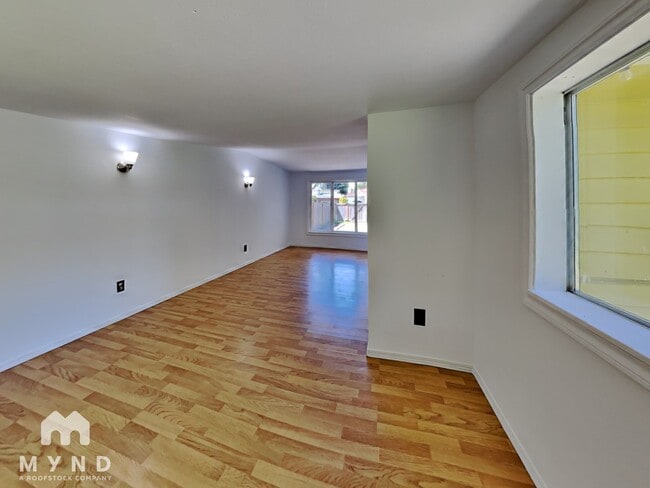 Building Photo - 904 Ferndale Cir NE