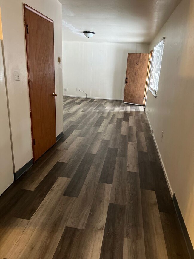 Building Photo - Cute 1Bd apartement in a 7 plex property! Call and inquire today!