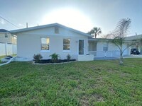 Building Photo - Two Bedroom Beachside Duplex with Garage!
