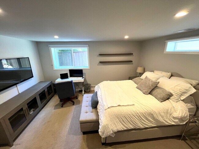 Building Photo - INCREDIBLE, MUST SEE MILL VALLEY THREE BED...