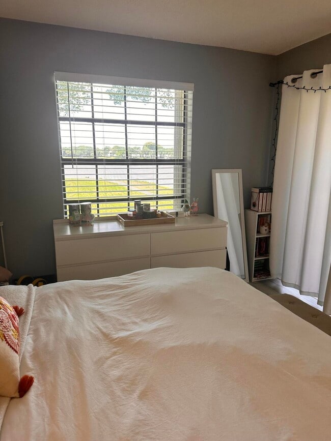 Building Photo - 2800 Palmwood Terrace