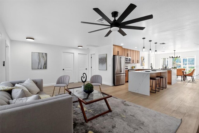 Building Photo - 4210 Palm Dr