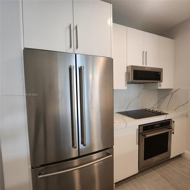Building Photo - 950 Brickell Bay Dr