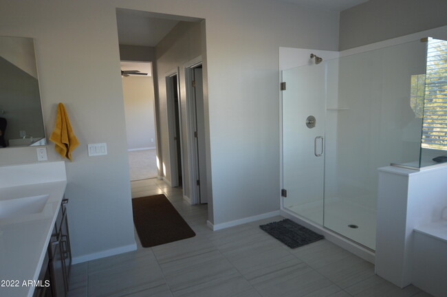 Building Photo - 1326 W Coyote Dr