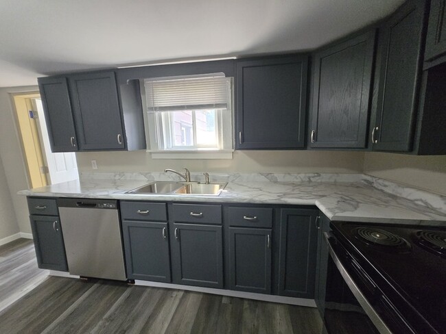 Building Photo - 317 6th Ave N