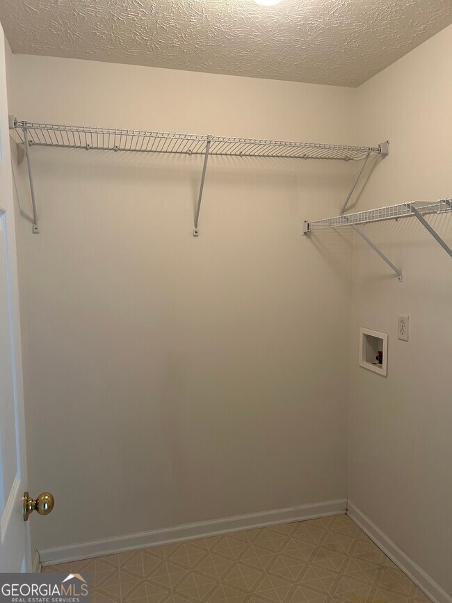 Building Photo - 20 Shenandoah Dr