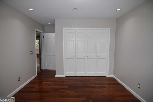 Building Photo - 3765 Cochran Lake Rd