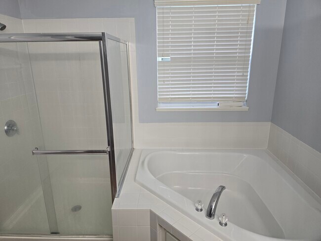 Building Photo - 3296 Wind Dr