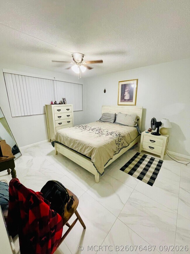 Building Photo - 1333 E Hallandale Beach Blvd