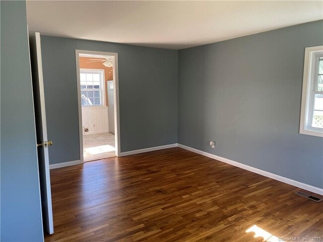 Building Photo - 213 Larkin Ct