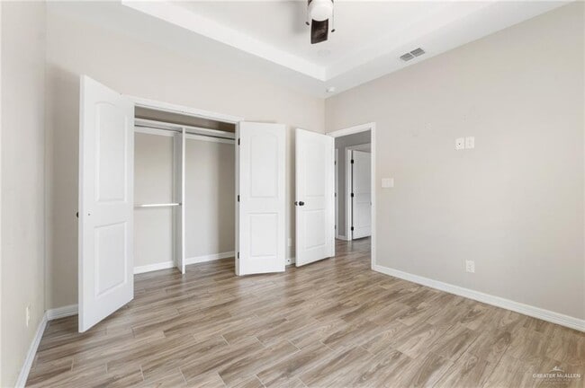 Building Photo - 9 W 5th St