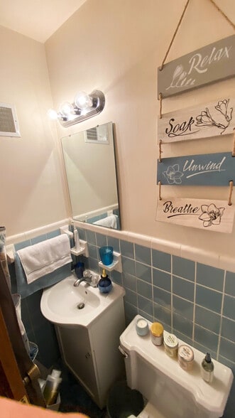 Bathroom - 227 W Dunklin St