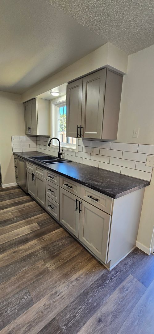 Building Photo - Fully Remodeled 3 Bedroom Townhome!