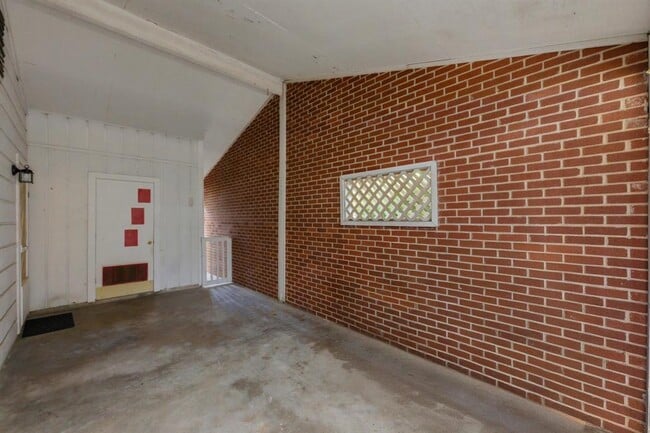 Building Photo - 5704 Cedardale Dr
