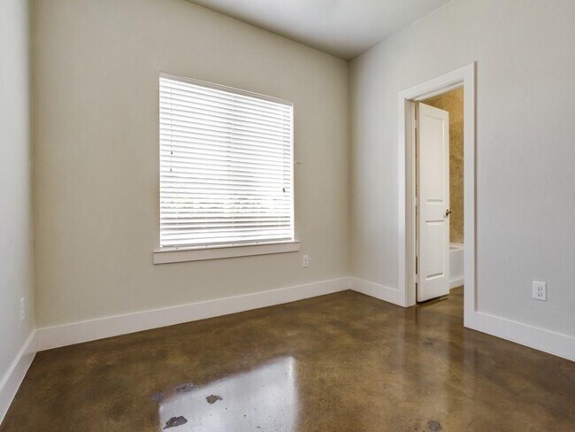 Building Photo - 3221 Elihu St
