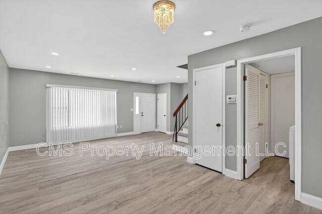 Building Photo - 1216 Thomas Ave