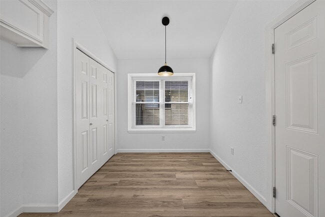 Building Photo - 17006 Enchanted Cir E