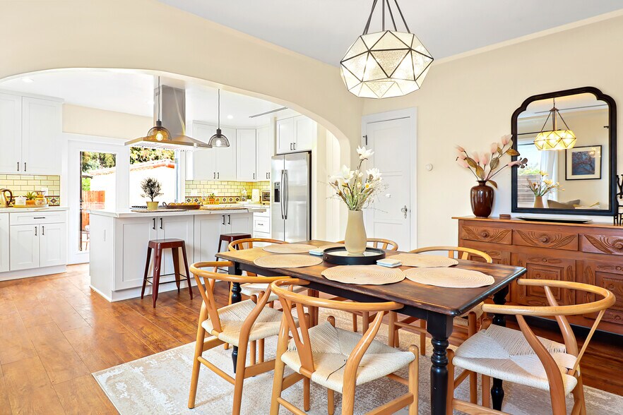 Building Photo - 2402 W Silver Lake Dr