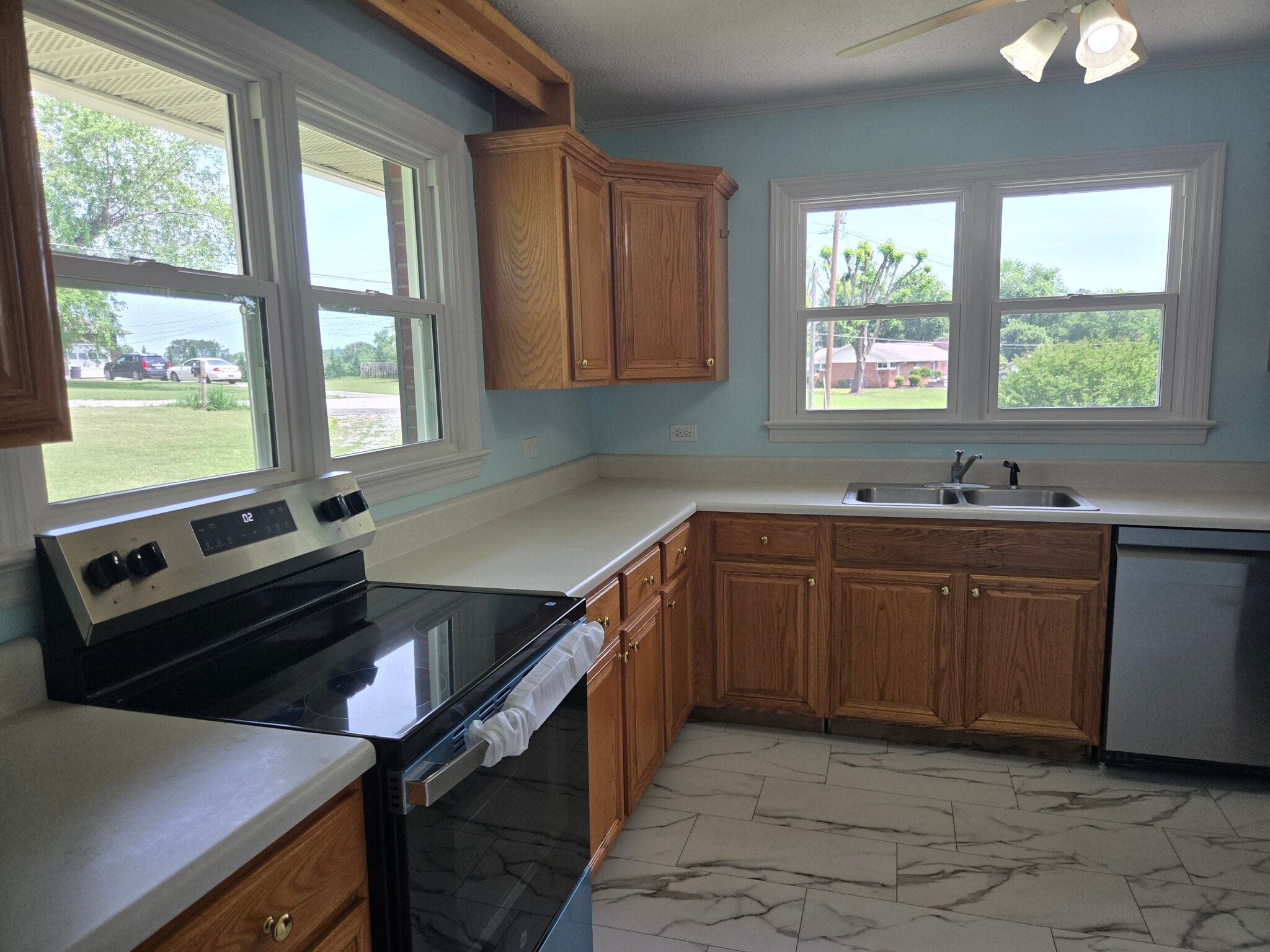 Building Photo - 507 Robinson Dr