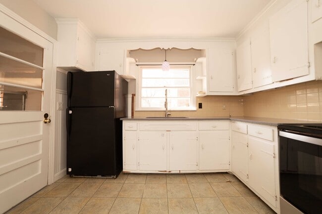 Building Photo - Charming Old Hickory Cottage with Vintage Character