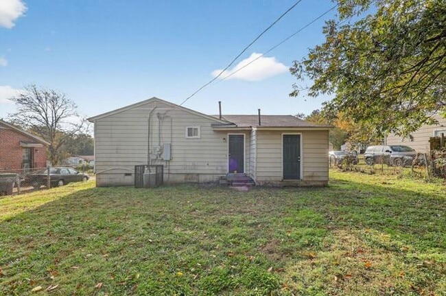 Building Photo - 896 Pawnee Ave