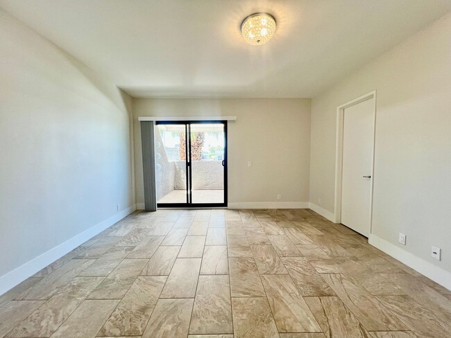 Building Photo - AVAILABLE NOW! 2 Bedroom / 2 Bathroom Cond...