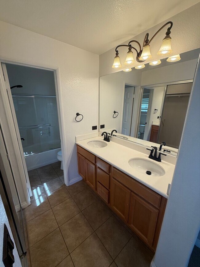 Building Photo - Beautiful Home in Chula Vista