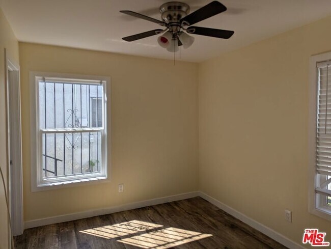 Building Photo - 613 E 83rd St