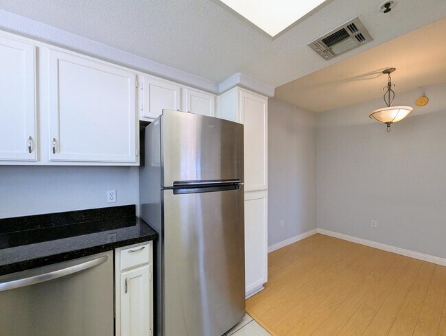 Building Photo - 4925 E Desert Cove Ave