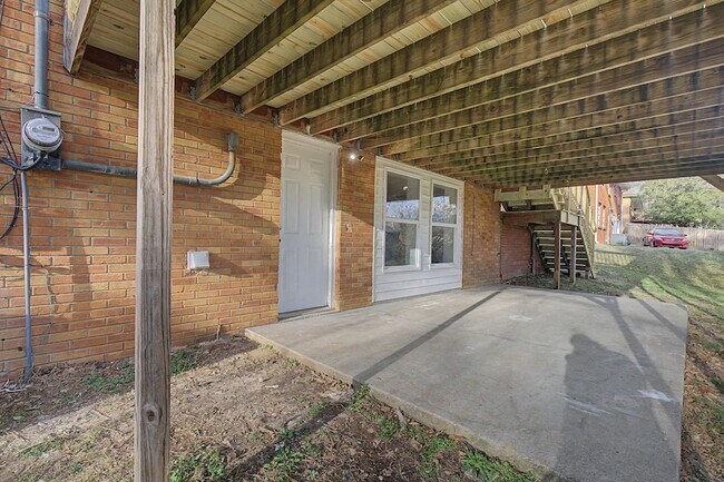Building Photo - 534 Rosewood Dr