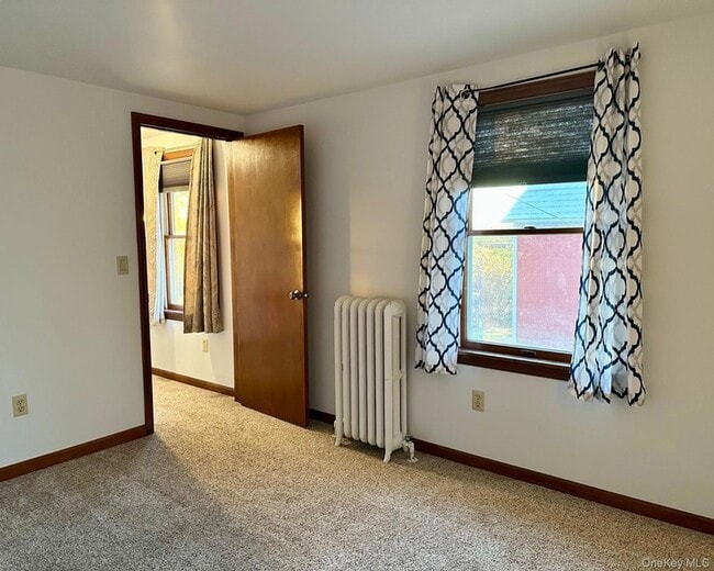 Building Photo - 273 Round Hill Rd